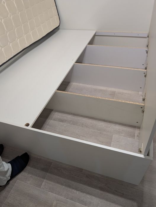 Двухспальная кровать с матрасом