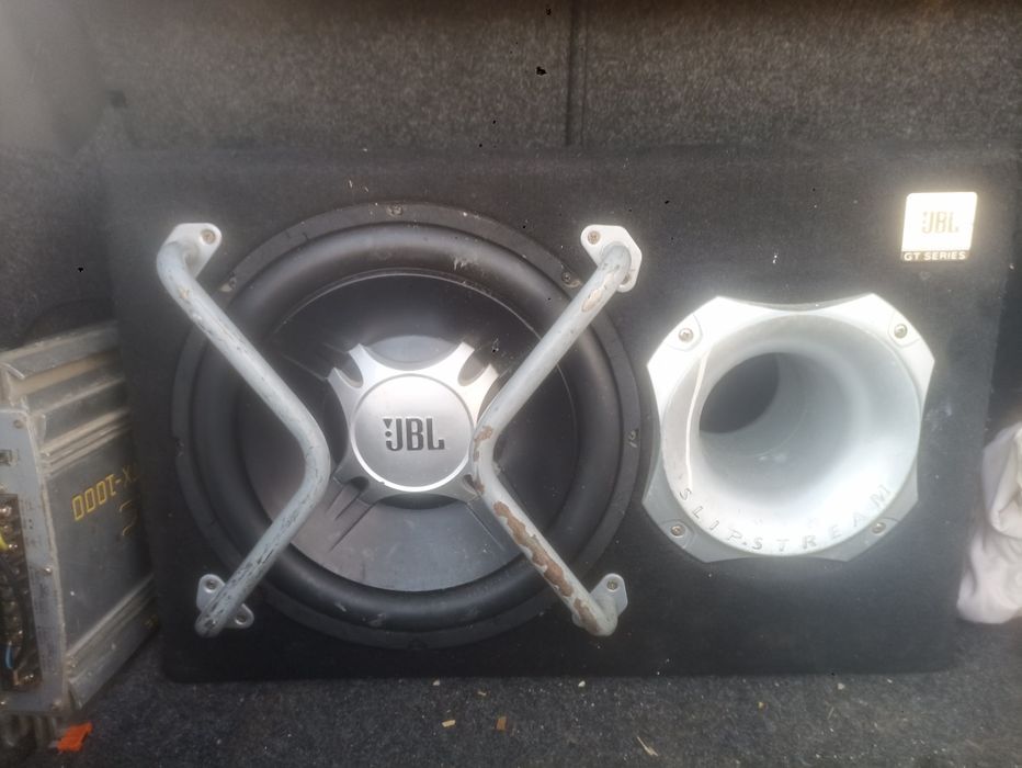 Vînd subufar JBL
