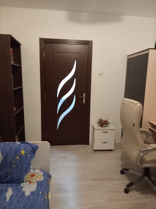 Închiriere Apartament 3 camere (sau vânzare) 330€ lângă Liceul Unirea