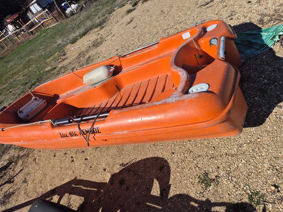 Продавам две лодки – RIB за възстановяване + пластмасова лодка IZAR | язовир Искър