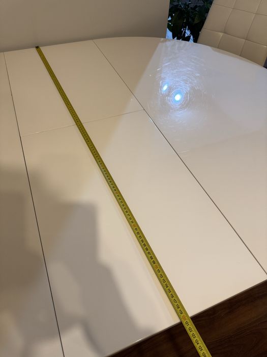 Set masa rotunda extensibila si 4 scaune