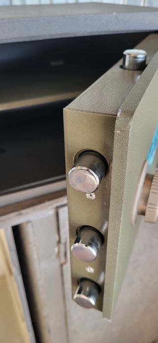 Взломостойкий сейф SAFETRONICS