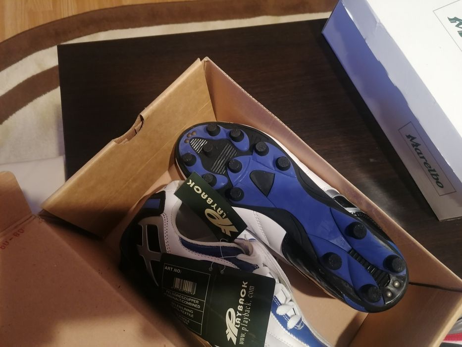 Vând adidași fotbal cu crampoane 43