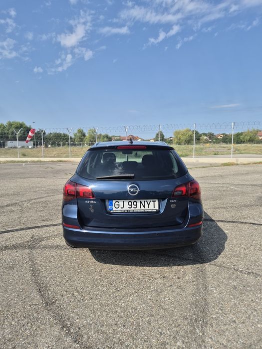 Opel Astra J - 2011