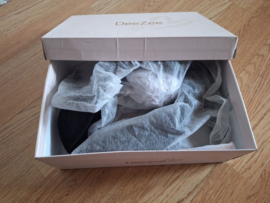 Нови обувки с ток