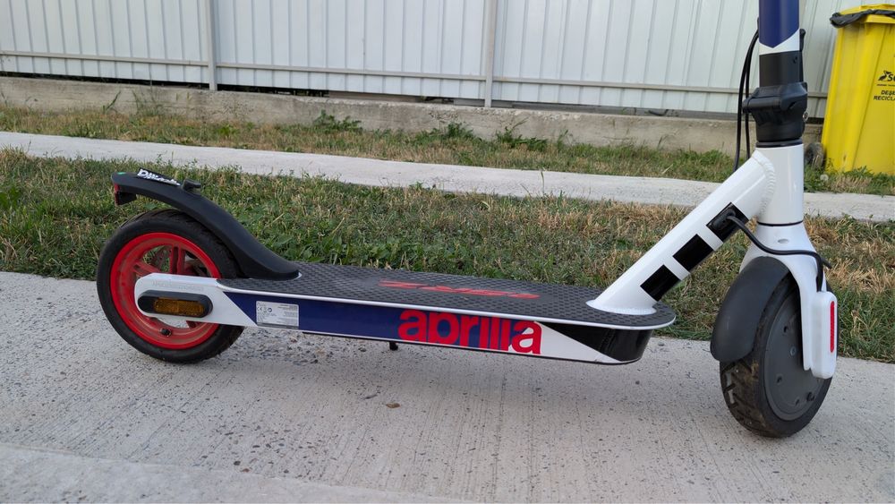 Trotineta electrica Aprilia