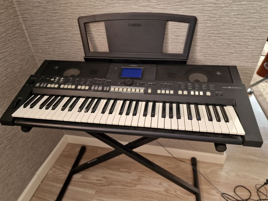 Продам синтезатор YAMAHA PSR-S650