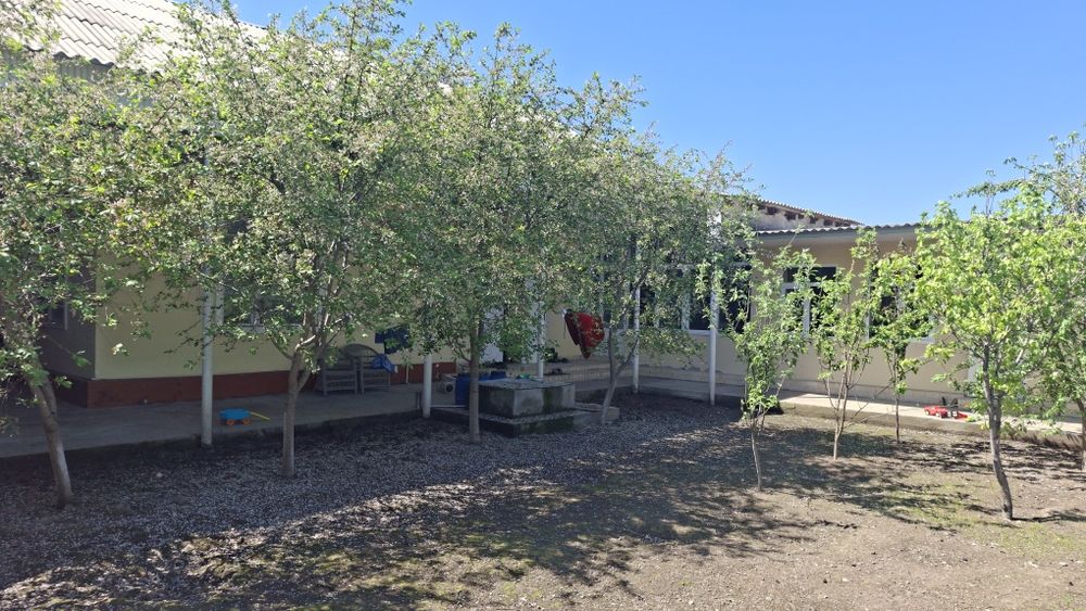 Продаётся  дом с большой территорией