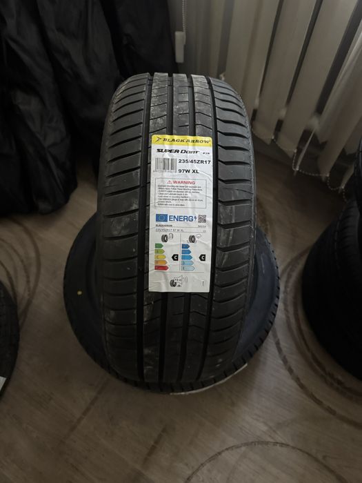 Шины новые 235/45 R17