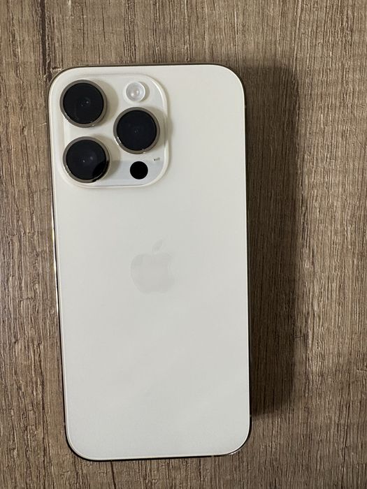 Iphone 14 pro 256 gb gold.