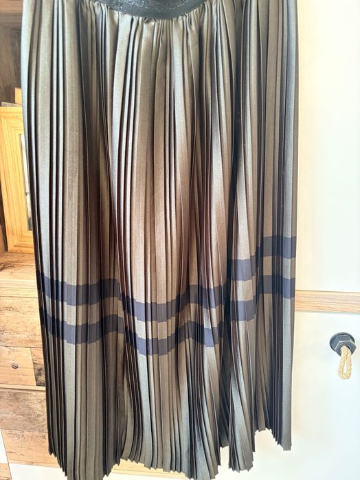 Поли с плисета различни цветове