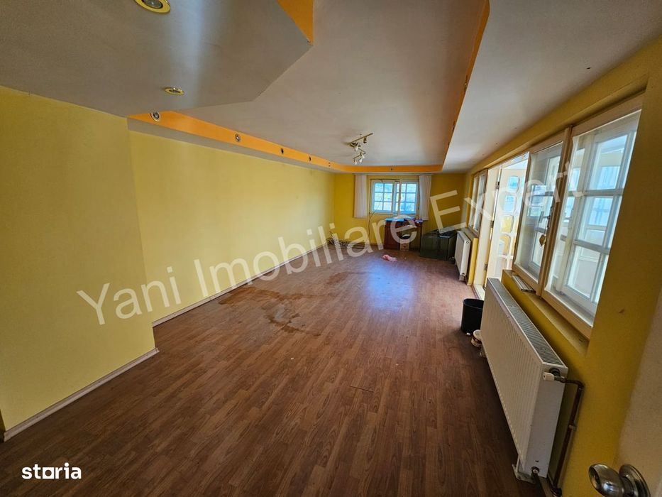 Casă + spațiu comercial de vânzare în comuna Băiculești, județ Argeș.