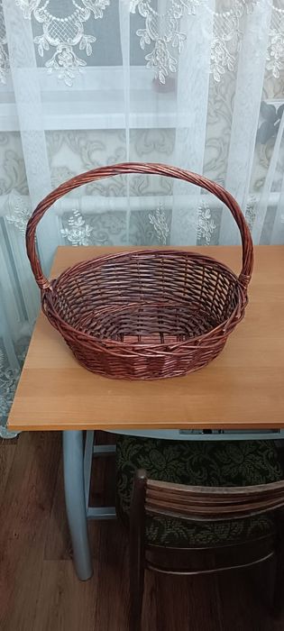 Продам две корзины.