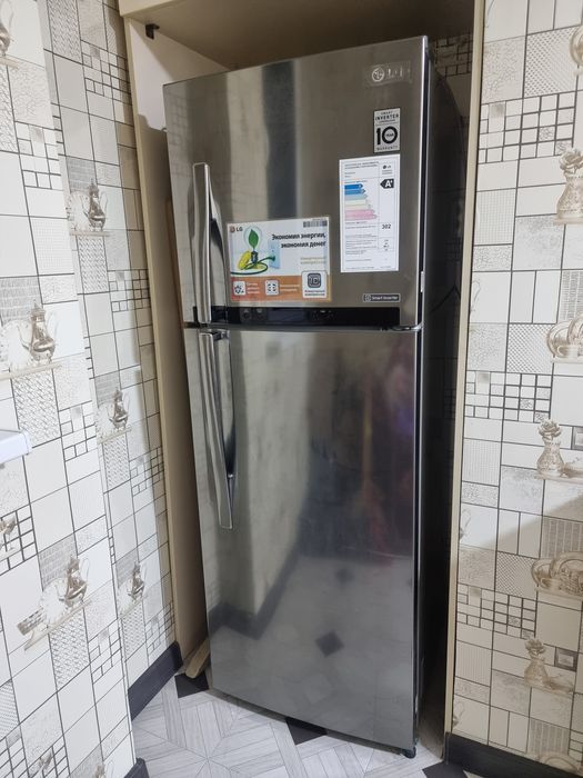 Срочно продаётся холодильник  LG инвектор!