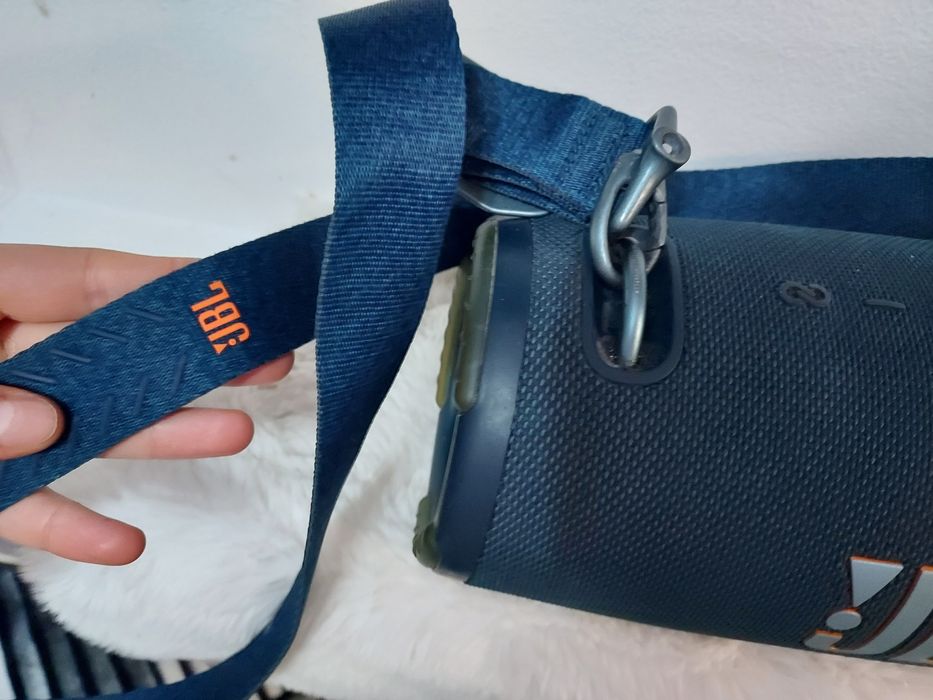 Boxă JBL cu curea