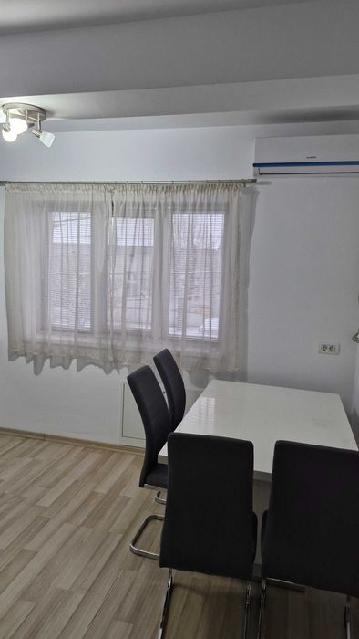 Proprietar, închiriez apartament cu 3 camere și garaj