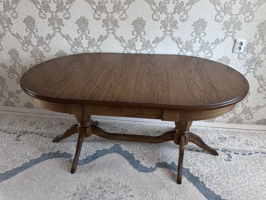 Стол в классическим стиле