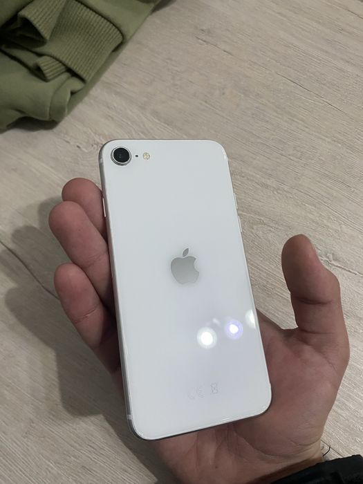 Айфон се 2020 64гб