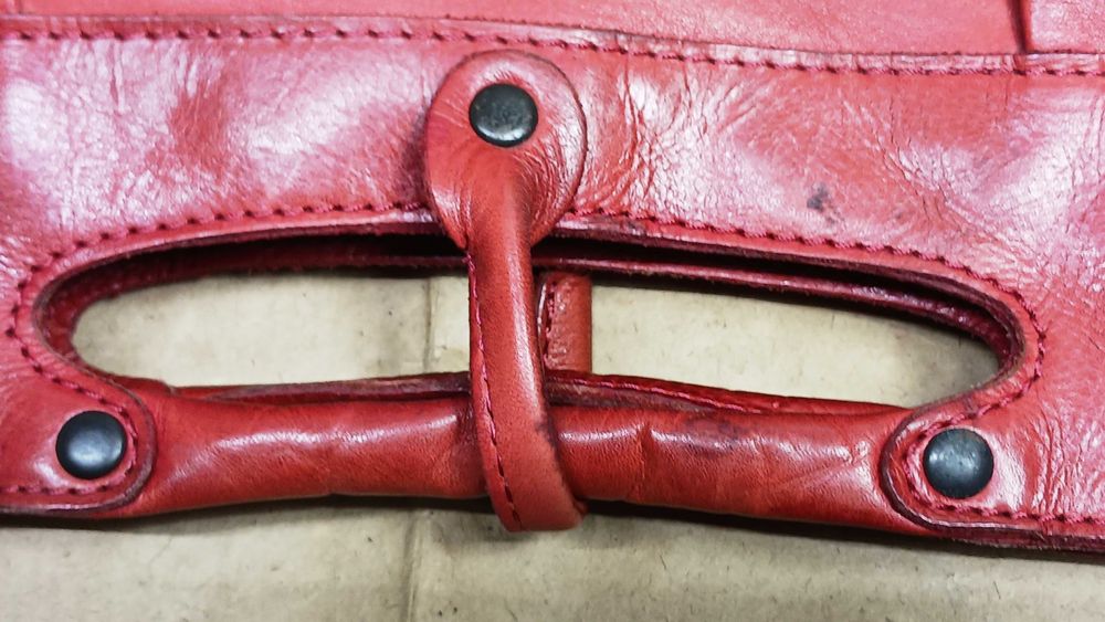 (233) Маркова дамска чанта