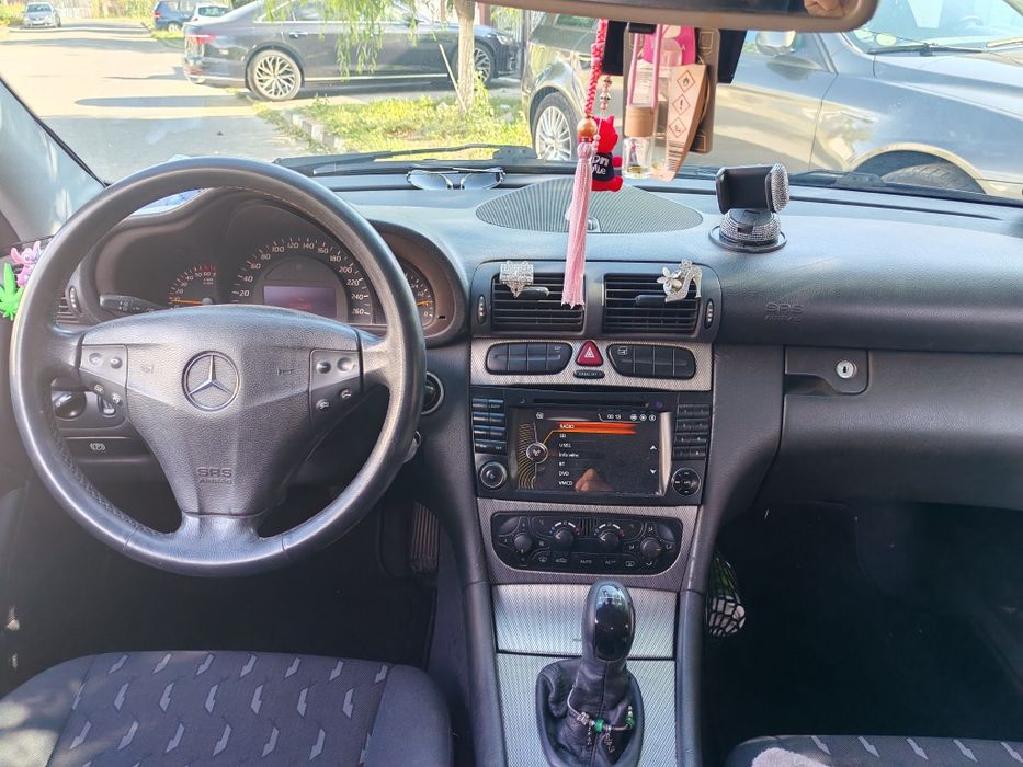 Mercedes-Benz Clasa C Coupe 2002 | 1.8 Kompressor Benzină | 1.300 €