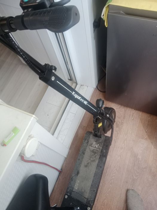 Продам электросамокат Куго м2