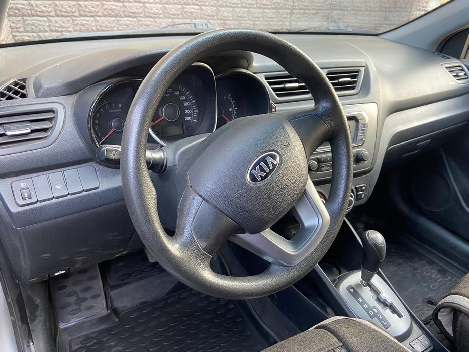 Продам автомобиль Kia Rio