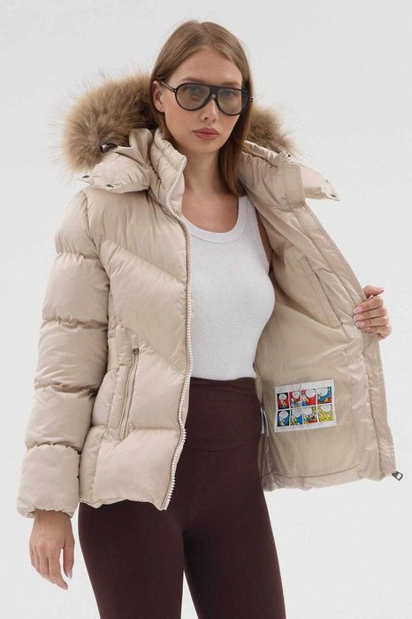 Moncler вталено дамско яке с качулка