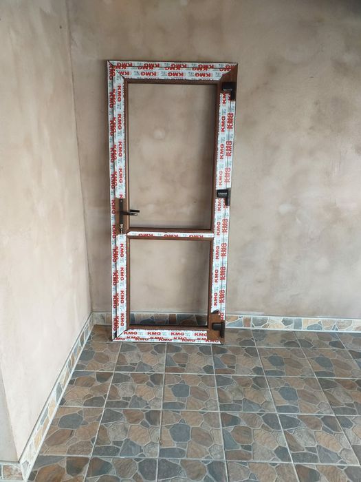 Tâmplărie pvc cu sticlă termopan.