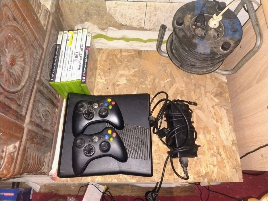 Vând Xbox 360 dau jocuri și la bucată