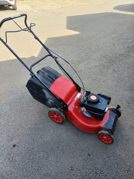 Masina tuns iarba HURICANE