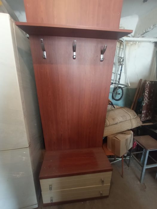 Продам вешалку для верхней одежды