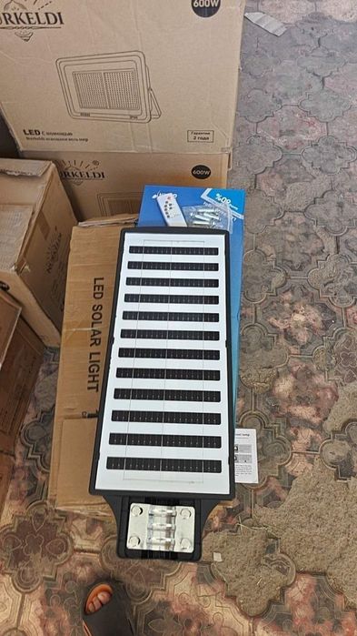 Projektor solnichniy, solar led, quyosh panel projektor 200w 400w 600w