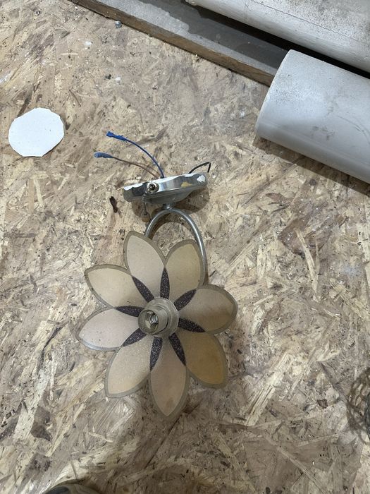 Люстры отдам даром за шоколадку