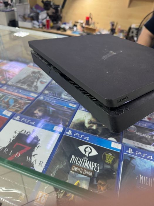 Продам PS4 slim