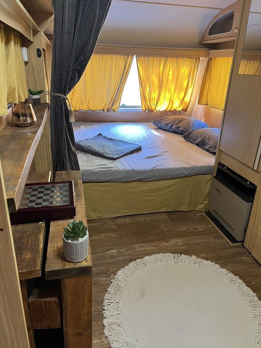 Каравана в къмпинг Китен