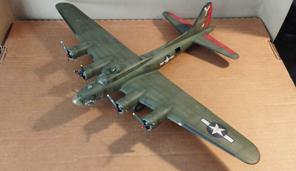 модель самолёта B-17F Flying Fortress 1/72 Academy