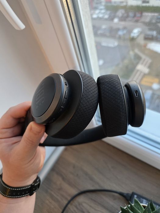 Vand casti over-the-ear JBL