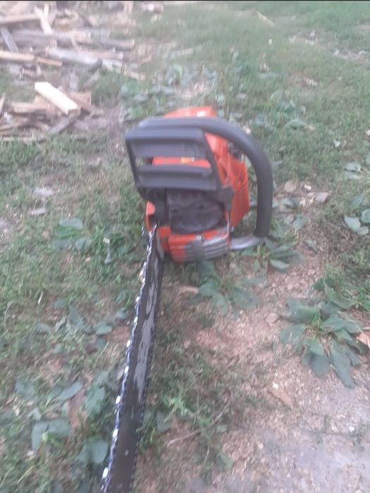 Vând drujba husgvarna în stare buna de fucționare