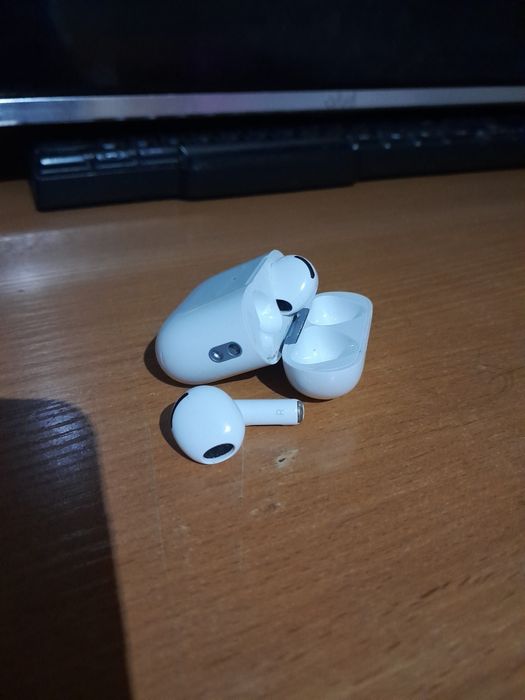Продам AirPods 3
