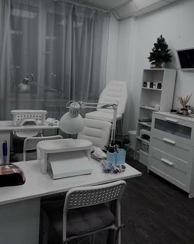 Кабинет маникюра  на  2  мастера