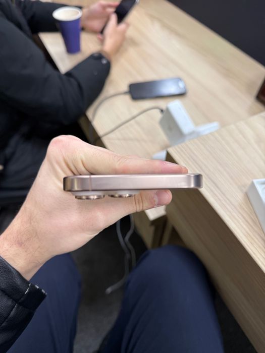 iPhone 16 pro max, 256GB, 94% batarey karobka dokument bor.