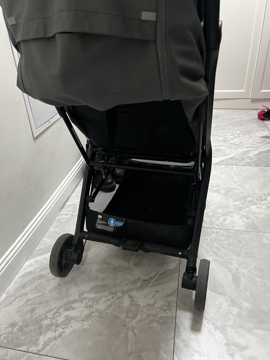 Детская прогулочная коляска