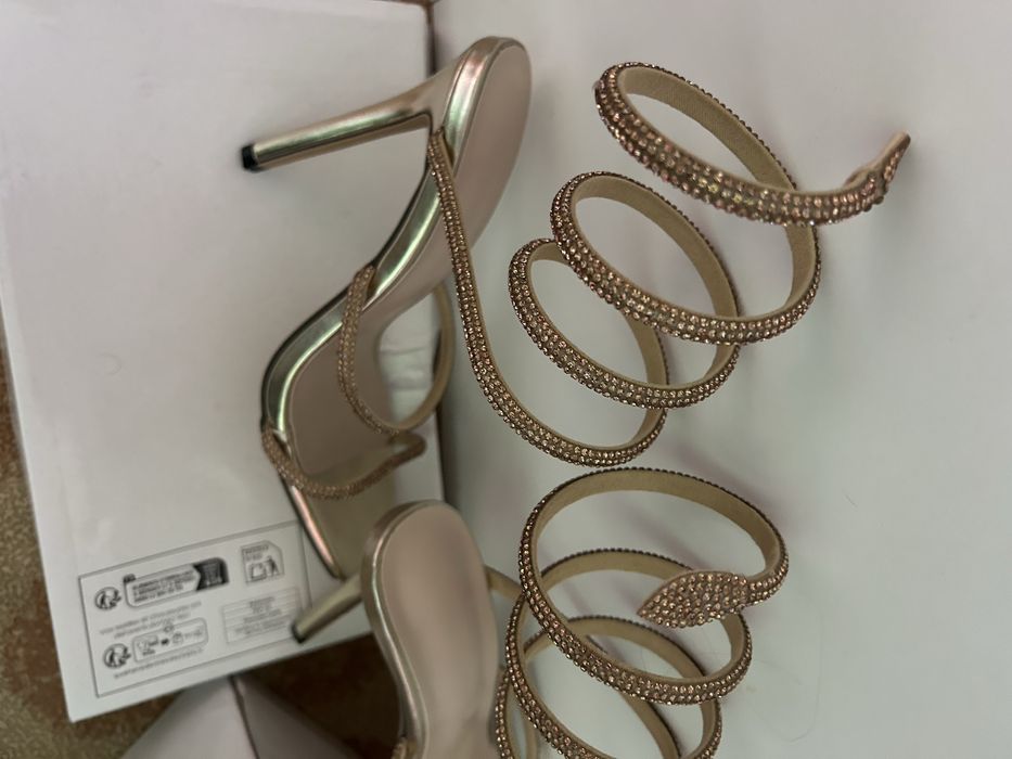 Дамски златисти обувки