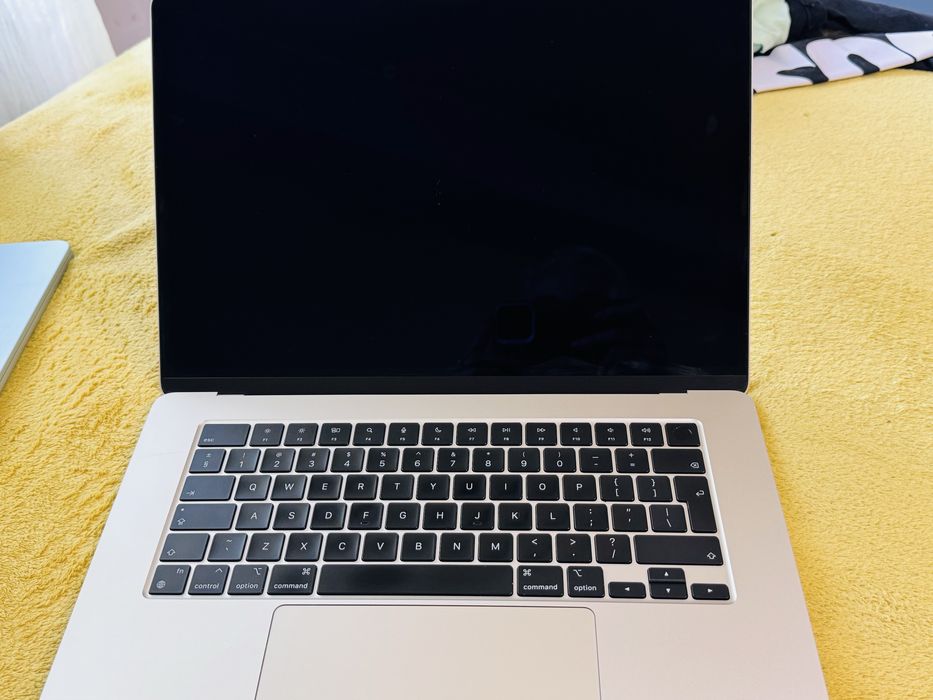 MacBook Air 15” M2 Starlight -  Отлично състояние