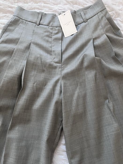 Серые брюки Tassel