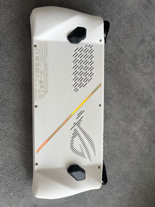 Vând Rog Ally Z1 Extreme