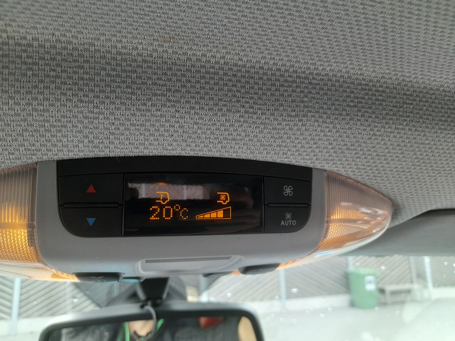 De vanzare .  Mercedes vito