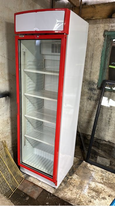 Витринный морозильник и холодильник