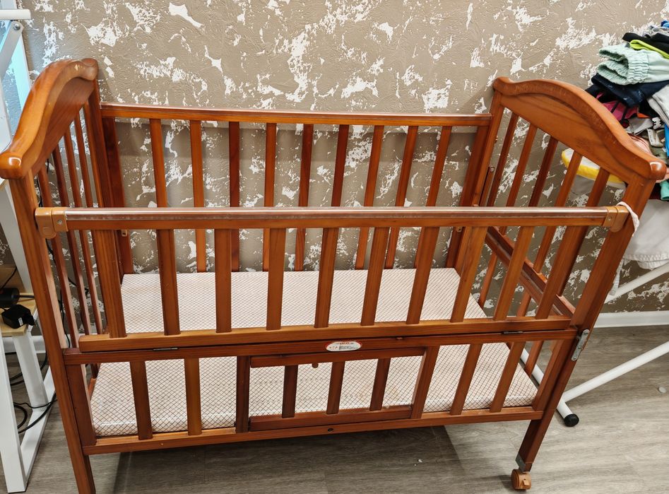 Продам детскую кроватку