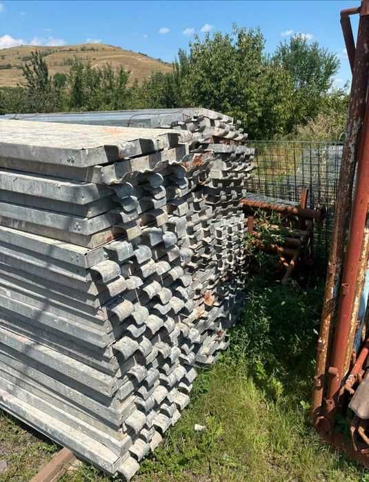 Schela completă de vânzare, popi 10 euro buc., Hasuri 25 euro i și podine metalice 25 euro buc., cu tot cu diagonale